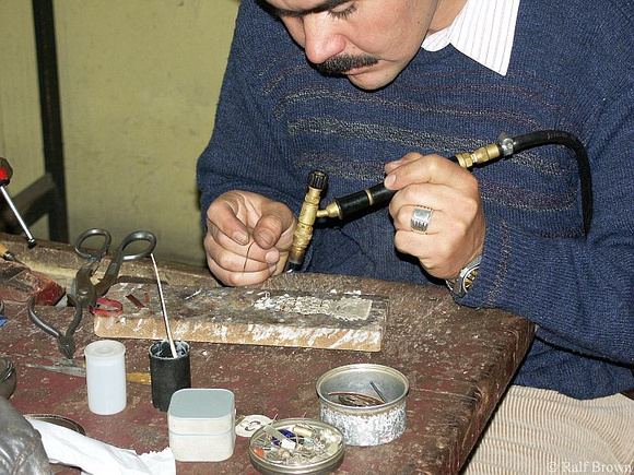 making high-quality reproductions of traditional Mapuche jewelry